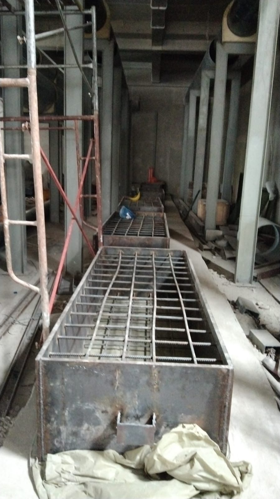 Instalasi riser ducting vertikal